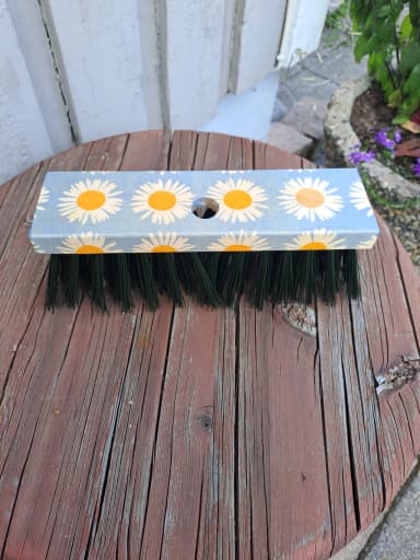 New dark green street brush with daisy pattern