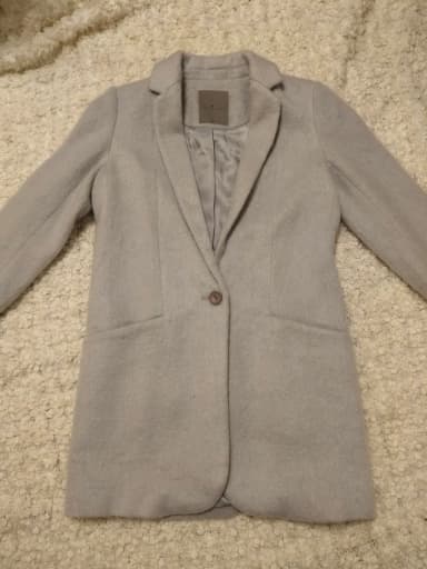 Wool coat size M with pockets, gently used