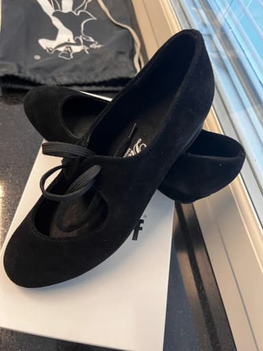 Black competitive dance shoes size 37.5 with low wide heel