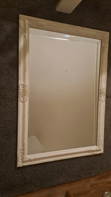 Hermoso espejo decorativo blanco