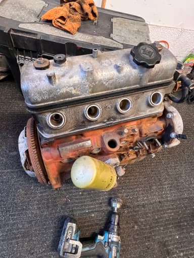 Motor Toyota Corolla KE20 3K con carburador y múltiple de admisión