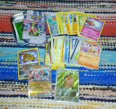 Pokemon-Kartenset mit Metallbox