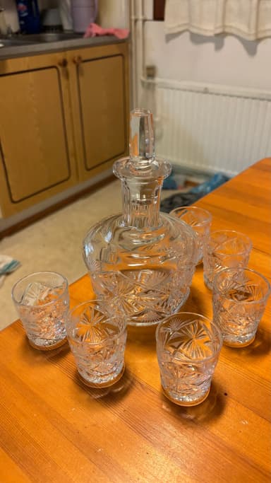 Kristallkaraffe mit sechs Gläsern, 17 cm hoch plus Verschluss