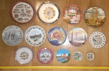 Conjunto de 14 platos decorativos de pared de varios países y ciudades