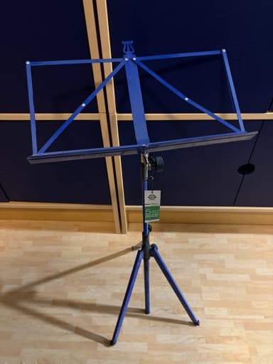 Adjustable music stand in nearly unused condition