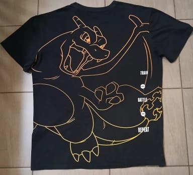 Men's Pokémon Charizard T-shirt size M in black cotton