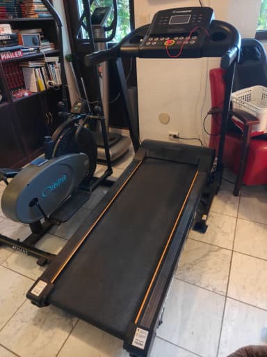 Cinta de correr FitNord Sprint 150 con velocidad e inclinación ajustables