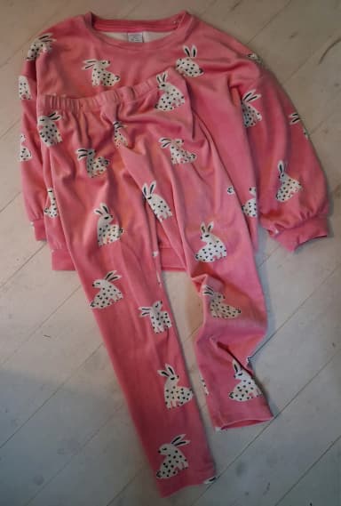 Lovely two-piece bunny pajama in size 116cm