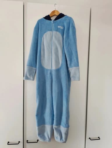 Bluey fleeceasu hyvässä kunnossa