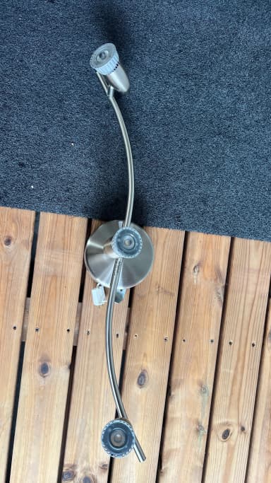 Drei-Spot-Deckenleuchte IKEA LEDING mit verstellbaren LEDs