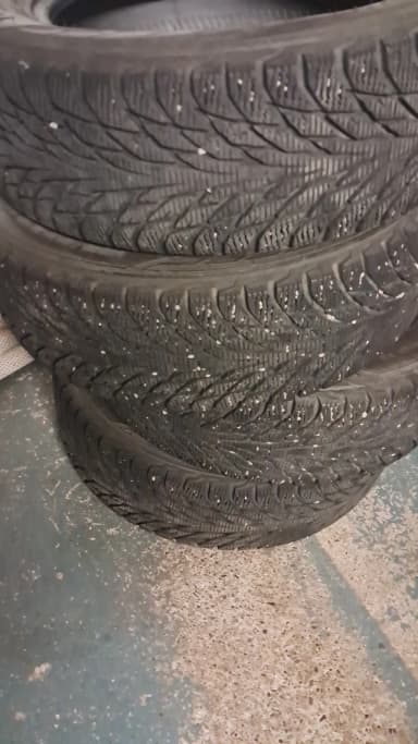 Neumáticos de invierno Nokian 185/65/15 en buen estado