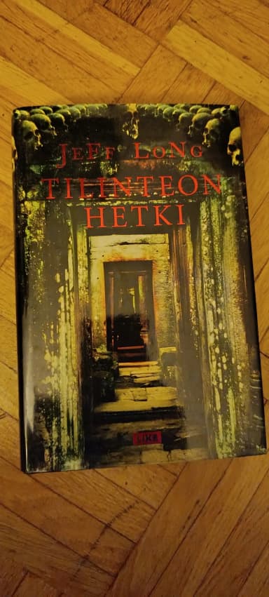 Hardcover novel Tilinteon hetki by Jeff Long