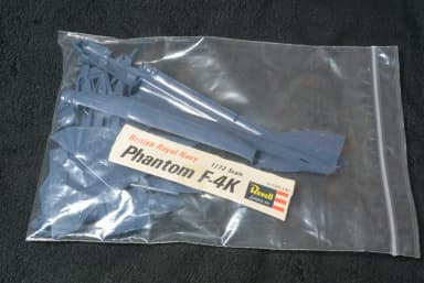 Revell Phantom F-4K 1/72 -mallisarja ilman ohjeita ja decaleja