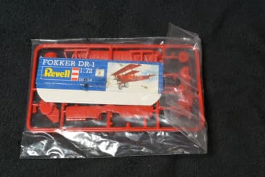 Revell Fokker DR-1 1/72 -mallisarja ilman ohjeita ja decaleja