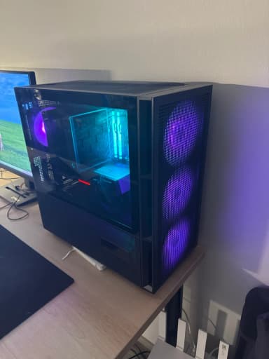 Potente PC para juegos con Ryzen 7 7800X3D y RX 6800 XT