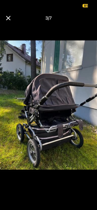 BRIO mustat tuplarattaat säädettävillä selkänojilla ja turvavöillä