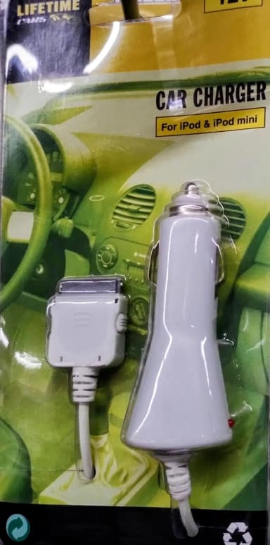 Zwei Apple iPod und iPod mini Autoladegeräte mit Kabel
