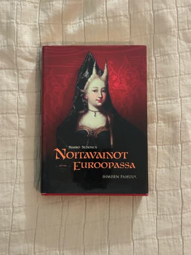 Marko Nenosen Noitavainot Euroopassa -kirja kovakantisena