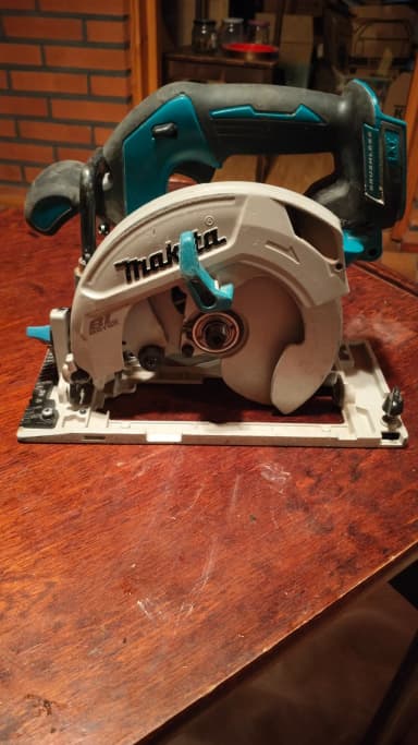Makita DHS 680 Handkreissäge ohne Sägeblatt