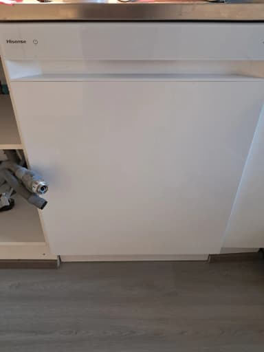 Lavavajillas blanco Hisense con lavado rápido y cestas ajustables