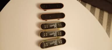 Sett med finger-skatboarder i ulike design og farger