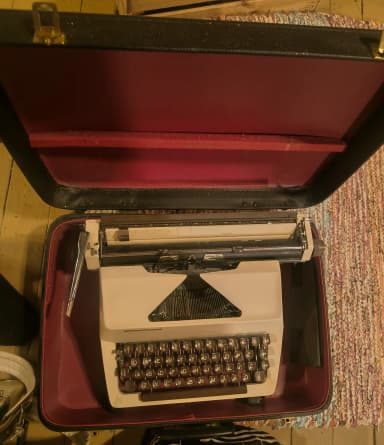 Máquina de escribir mecánica Facit Privat retro con funda de los años 60