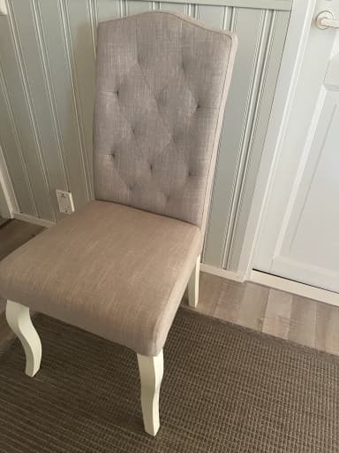 Conjunto de 4 sillas de comedor en excelente estado