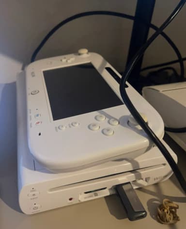 Wii U Basic 8GB weiße Konsole in gutem Zustand