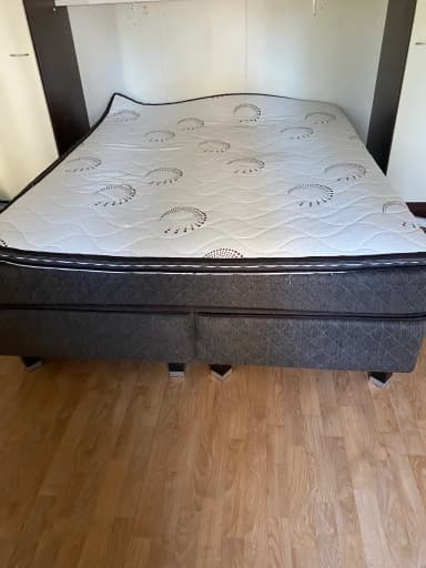Cama doble de 160 cm de ancho en buen estado