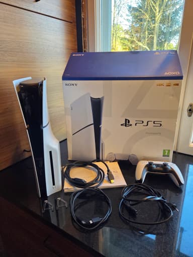 PS5 slim 1TB con accesorios originales