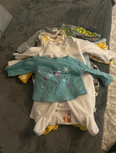 Paquete de ropa talla 62 con 62 prendas
