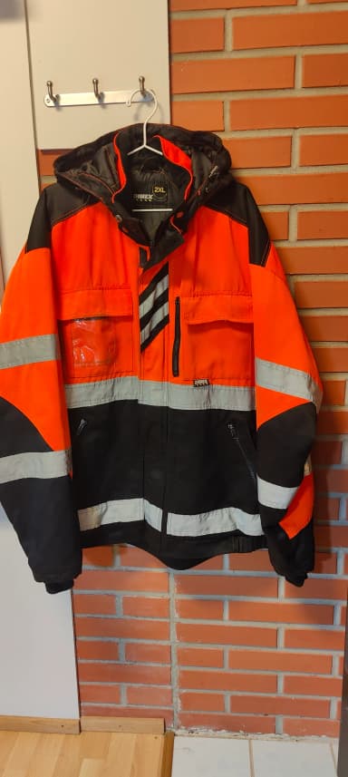 Dimex Winterjacke mit kleinen Gebrauchsspuren und Falten