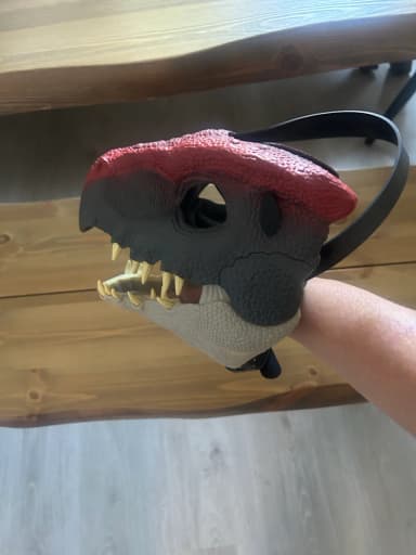 Adjustable dinosaur mask for children under 10 years