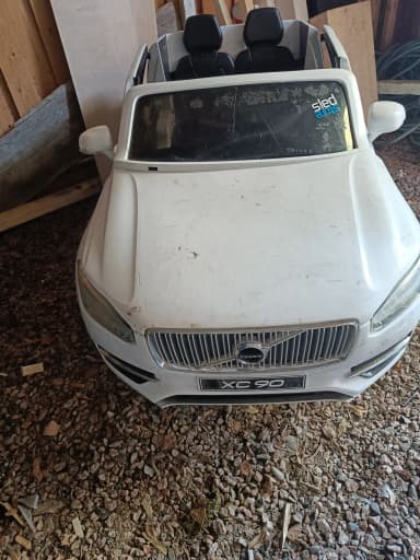 Coche eléctrico blanco Volvo XC90 para niños con dos asientos