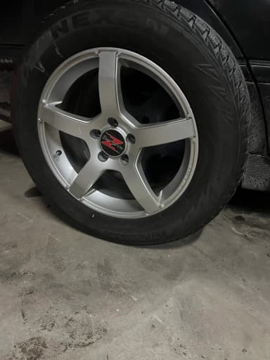 Neumáticos de invierno en buen estado con llantas originales para Mercedes-Benz