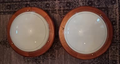 Zwei funktionierende Deckenleuchten mit Stecker
