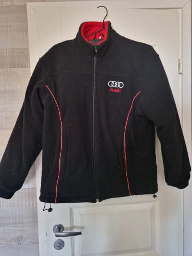 Dicke Audi Fleecejacke Größe S mit verstellbarem Saum