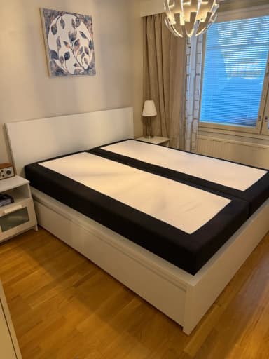 Cama con almacenamiento Ikea Malm con cuatro cajones y dos colchones