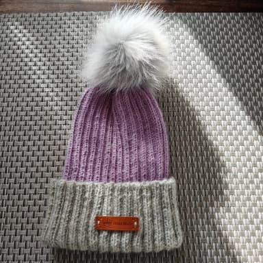 Handgestrickte Mütze aus 7-veljestä Wolle