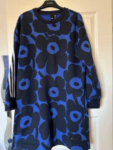 Marimekko x adidas Tunika in Größe Kai-kai 57 zu verkaufen