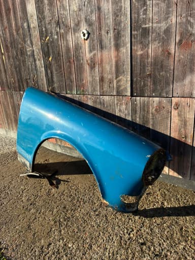 Guardabarros delantero rígido de metal para Volvo Amazon