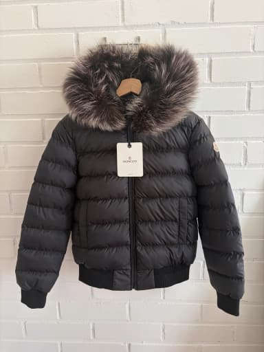 Neue Moncler Damenjacke Größe S in Schwarz