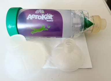 Dispositivo inhalador AeroKat para gatos con dos tamaños de bozal