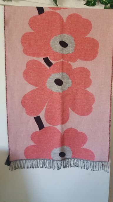 Marimekko Unikko Schal mit wendbarem Design