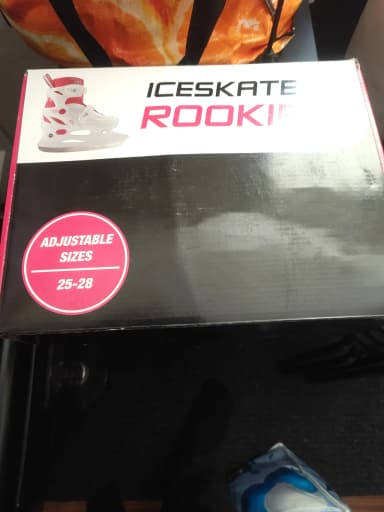 Patines ajustables para niños talla 25-28 con ligero desgaste