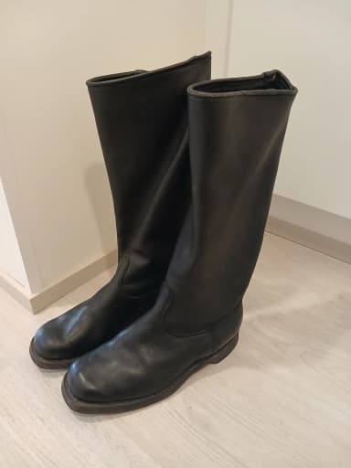 Einmal getragene Armeestiefel zu verkaufen