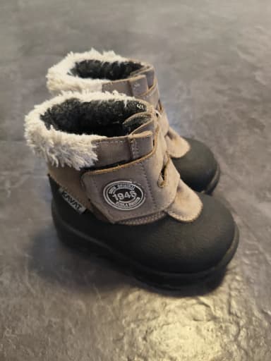 Zapatos beige Kavat talla 21
