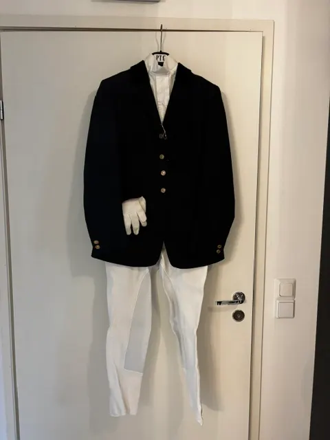 Damen Reitjacke von Euro Hunter schwarz und weiße Reithose