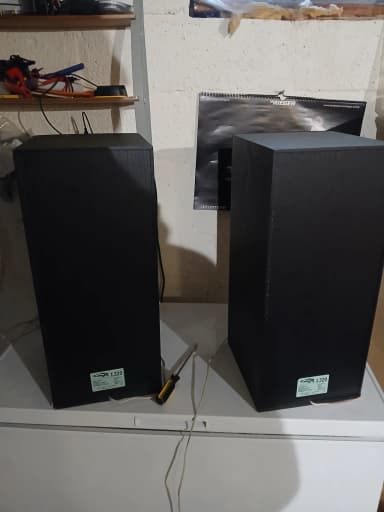 Altavoces usados Olavi Räsänen ORL320 en estado vintage