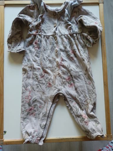 Zwei Schlafanzüge/Loungewear für Kleinkinder in Grün und Newbie